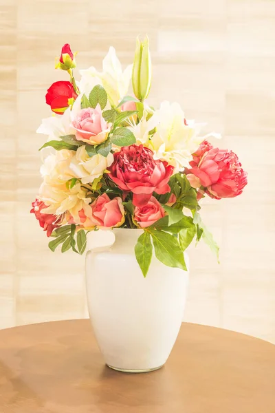 Beautiful Roses Flower Ceramic Vase Decoration — 스톡 사진