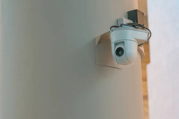 Duvardaki modern CCTV kamerası ya da izleme ve izleme