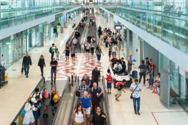 Bangkok, Tayland - 26 Temmuz 2018: Suvarnabhumi Havalimanı 'na gelen yolcu Asya' nın en yoğun yolcularından biri.