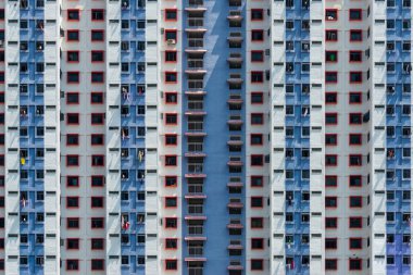 Singapur 'un kalabalık başkentindeki apartman binası.