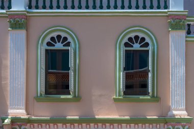 Renkli Pencere Stili Mimarisi