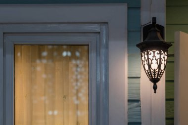 Beyaz çerçeve iç dekorasyonlu klasik siyah metal duvar lambası 