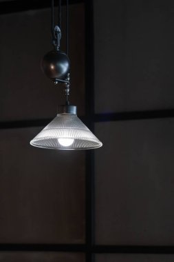 Klasik metal ve cam tavan lambası blubs konsepti iç mekan modern