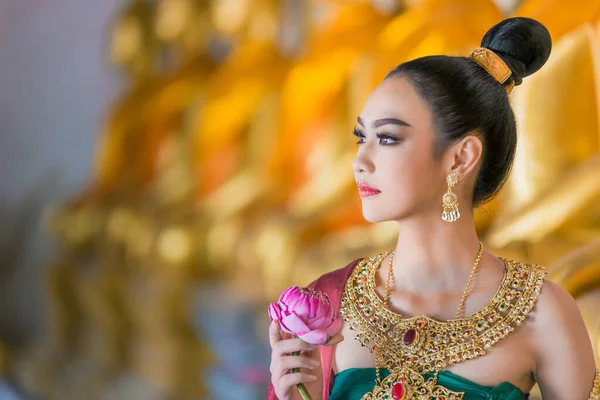 Hermosas Mujeres Asiáticas Usando Traje Vestir Tailandés Tradicional Acuerdo Con — Foto de Stock