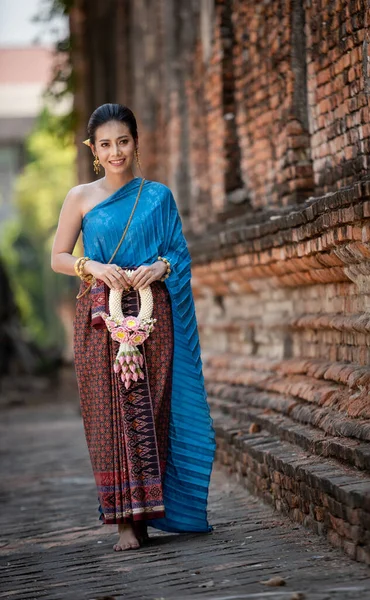 Pretty Asian Thai Women Beautiful Garland Here Hand Wearing Traditional — Stock Photo, Image