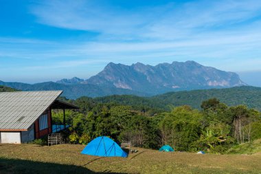 Tayland 'ın Chiang Mai bölgesindeki Doi Luang Chiang Dao Dağı ile güzel bir kamp alanı. Kuzey Tayland 'daki en yüksek ikinci dağ.