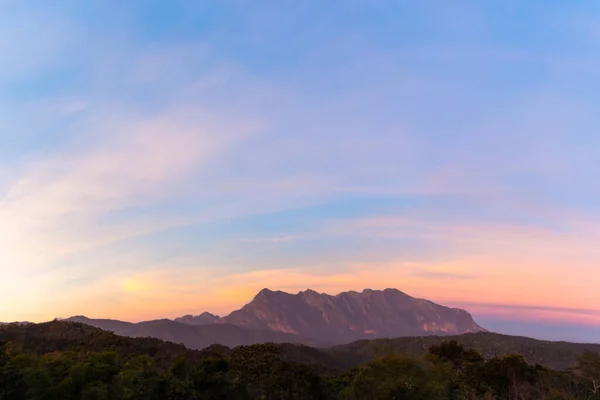 ดอยหลวง ยงดาว เขาในจ งหว ดเช ยงใหม ประเทศไทย เขาท งเป บสองในภาคเหน — ภาพถ่ายสต็อก