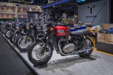 Bangkok, Tayland - 28 Kasım 2019: Triumph Tiger Touring klasik motosiklet sergisi 36. Otomobil Fuarı 2019, Tayland