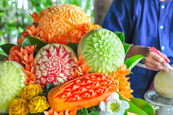 Frutta Intagliato Modellato Forma Bei Fiori Tradizionale Arte Thailandese Pulizia — Foto Stock