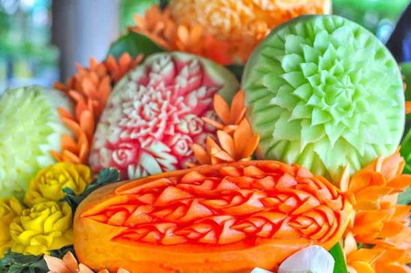 Frutta Intagliato Modellato Forma Bei Fiori Tradizionale Arte Thailandese Pulizia — Foto Stock