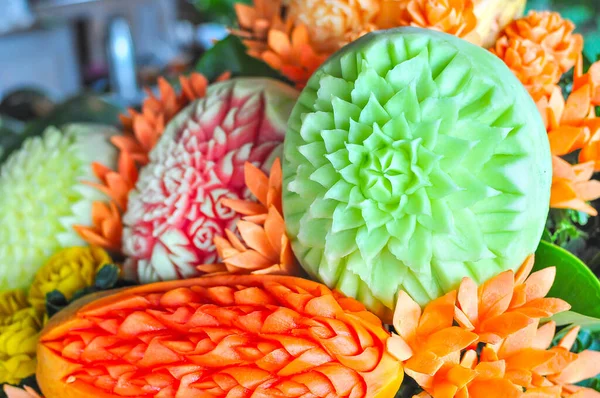 Frutta Intagliato Modellato Forma Bei Fiori Tradizionale Arte Thailandese Pulizia — Foto Stock