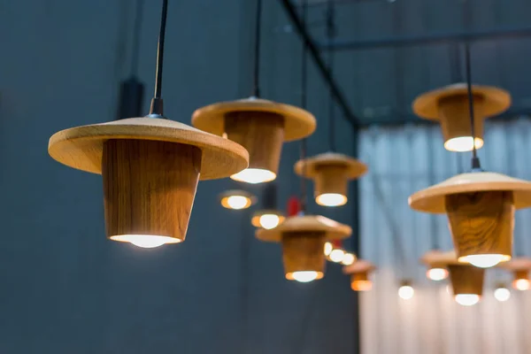 Modern Mennyezeti Lámpák Izzók Készült Agyag Edények Belső Irodaépület Vagy — Stock Fotó