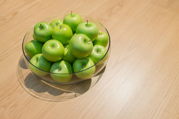 Pommes Vertes Dans Bol Verre Sur Une Table Bois Intérieur — Photo