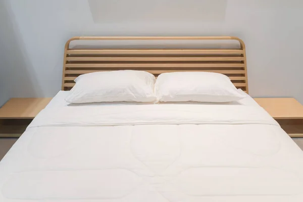 Cama Madera Moderna Almohadas Tela Blanca Interior Para Hogar Sala — Foto de Stock