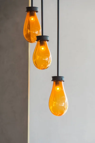 Hermoso Conjunto Moderno Color Naranja Las Bombillas Lámpara Techo Interior —  Fotos de Stock