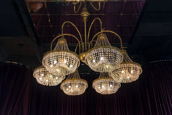 Beautiful Vintage Golden Chandelier Lamp Light Bulbs Interior Office Building — Stock Photo, Image