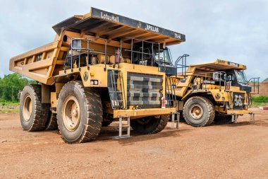 PIJITRA, THAILAND - 2 Temmuz 2016: Güneydoğu Asya Pijitra 'nın en büyük altın madeni olan Akara Kaynakları şantiyesindeki maden nakliye kamyonu