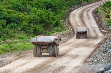 PIJITRA, THAILAND - 2 Temmuz 2016: Güneydoğu Asya Pijitra 'nın en büyük altın madeni olan Akara Kaynakları şantiyesindeki maden nakliye kamyonu