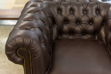 Ofis inşaatı ya da ev ve canlı akitecture dekorasyon modern konsept için klasik kahverengi hakiki deri kanepe. 