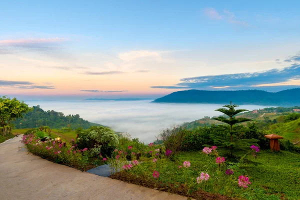 Prachtig Landschap Van Berg Mistige Ochtend Zonsopgang Reisbestemming Beroemde Plaats — Stockfoto