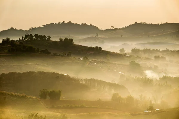 Prachtig Landschap Van Berg Mistige Ochtend Zonsopgang Reisbestemming Beroemde Plaats — Stockfoto