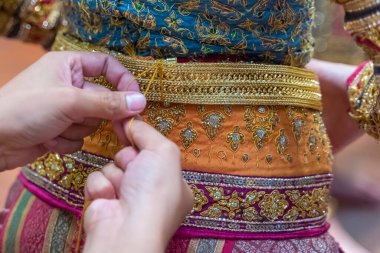 Ramayana destanı Ramayana destansı popüler hikayesi Entertainment konseptinin Khon gösteri gösterisinden önce pandomim oyuncusunun güzel elbisesi.