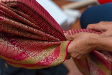 Ramayana destanı Ramayana destansı popüler hikayesi Entertainment konseptinin Khon gösteri gösterisinden önce pandomim oyuncusunun güzel elbisesi.