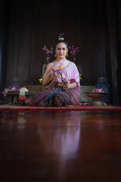 Bella Donna Asiatica Che Indossa Costume Tailandese Tradizionale Secondo Cultura — Foto Stock