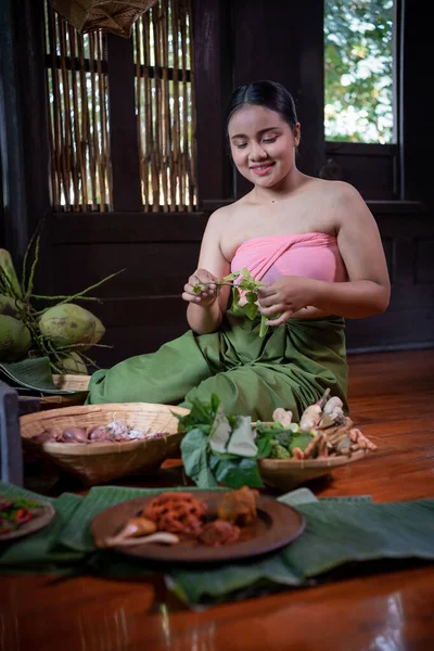 Bellissimo Ritratto Donna Asiatica Che Indossa Abito Tailandese Costume Tradizionale — Foto Stock
