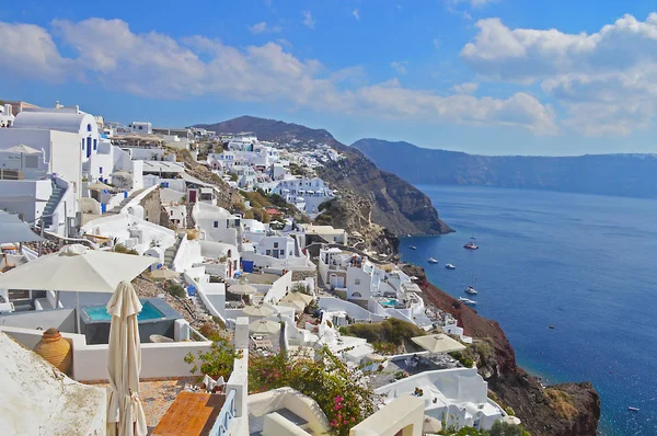 Oia, Santorini, Yunanistan evlerin üzerinden bir görünüm