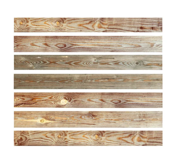 Tahta tahtalar beyaz arka planda izole edilmiş. Doğal ahşabın bej ve kahverengi dokusu. Mobilya üretimi, tasarım ve plastik imalatı için kullan.