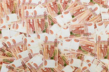 Beş bin ruble değerinde Rus parası, yakın plan. Finans kavramı. Paranın arkaplan ve dokusu, üst görünüm