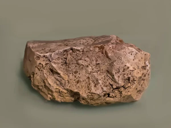 Шаровая глина представляет собой минерал, образованный из выветривания и транспортировки водой родительских пород — стоковое фото