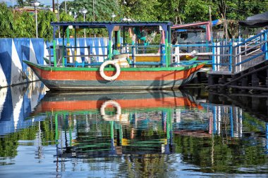 Kalküta, Hindistan-27 Temmuz 2019: Bengal'de ilk kez açılan Kolkata'daki Yüzen Pazar bu Ocak ayında açıldı. Aslında Hindistan'ın türünün ilk pazarı Em Bypass yakınlarındaki Patuli Gölü'nde geliştirilmiştir..
