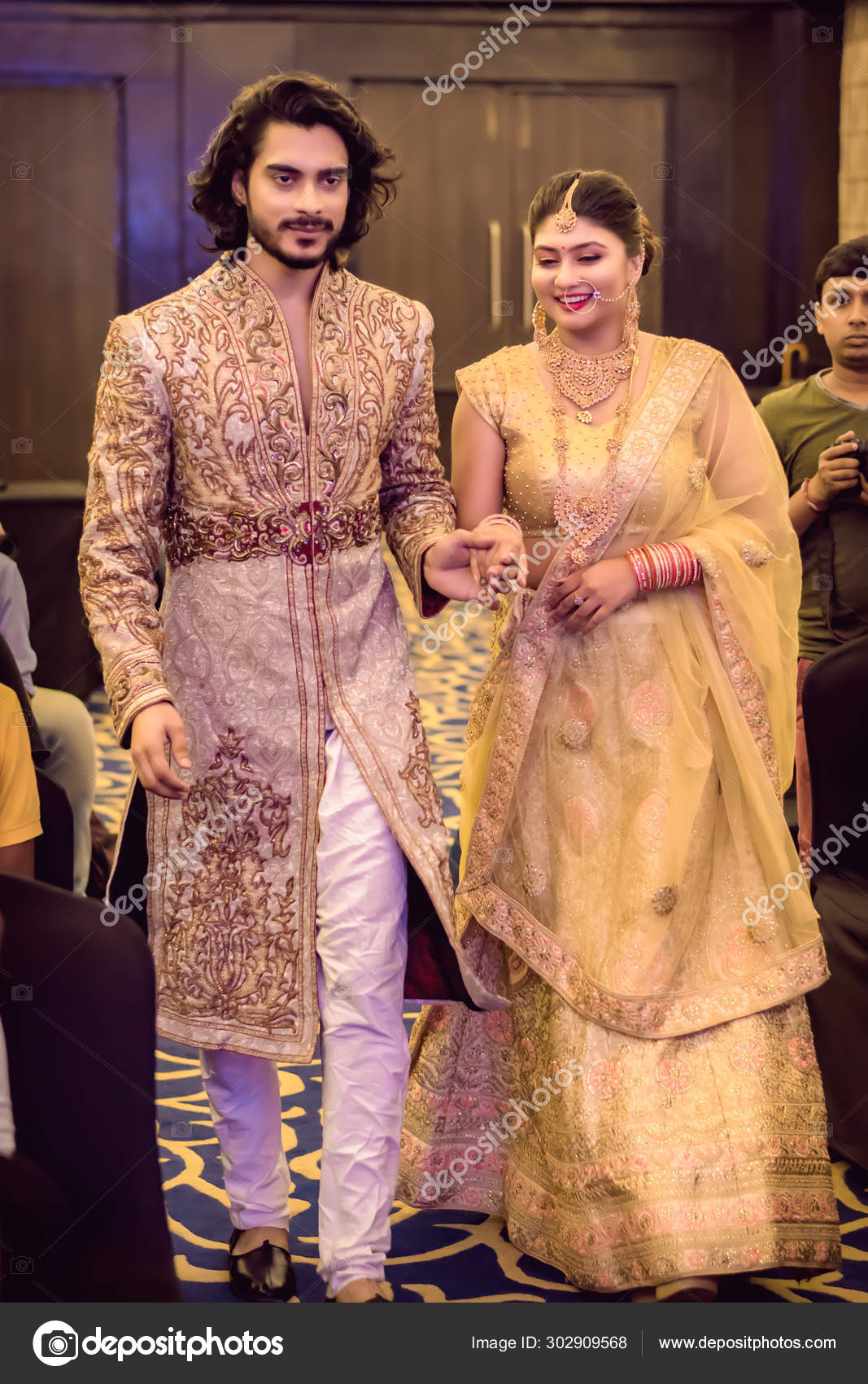 Maharashtrian Bride & Groom Wedding Outfit Ideas || Outfit for Couple ||  @kalpanascorner1685 - YouTube