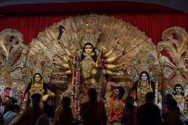Tanrıça Durga putu, Ekim 2019 'da Hindistan' ın Batı Bengal kentinde Puja Pandal 'da dekore edildi. Durga Puja, Hinduizm 'in en büyük dini festivali ve şimdi dünya çapında kutlanıyor..