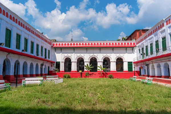 Shobhabazar Rajbari, Hindistan 'ın Kolkata kentinde bulunan Shobhabazar kraliyet ailesinin sarayıdır ve Bonedi Bari Durga Puja ile ünlüdür. Kolkata, Hindistan Ekim 2020.