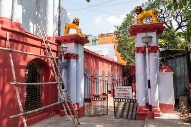 Shobhabazar Rajbari, Hindistan 'ın Kolkata kentinde bulunan Shobhabazar kraliyet ailesinin sarayıdır ve Bonedi Bari Durga Puja ile ünlüdür. Kolkata, Hindistan Ekim 2020.