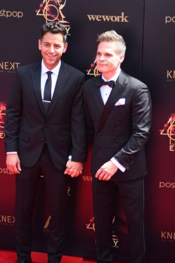 Greg Rikaart ve Robert Sudduth 2019 Gündüz Emmy Ödülleri 'ne katıldılar. Fotoğraf: Michael Mattes / michaelmattes.com