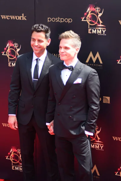 Greg Rikaart Och Robert Sudduth Deltar 2019 Års Emmy Awards — Stockfoto