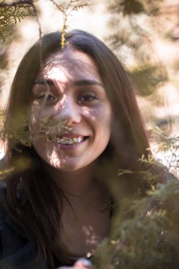 Genç güzel bayan Açık moda fotoğraf, sazlık model fotoğrafları