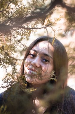 Genç güzel bayan Açık moda fotoğraf, sazlık model fotoğrafları