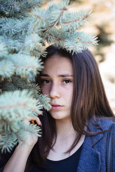 Outdoor Modefoto Der Jungen Schönen Dame Modelfotos Schilf — Stockfoto