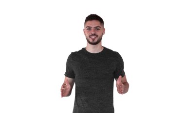 Beyaz tişörtlü gülen adam, portre