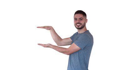 Beyaz tişörtlü gülen adam, portre