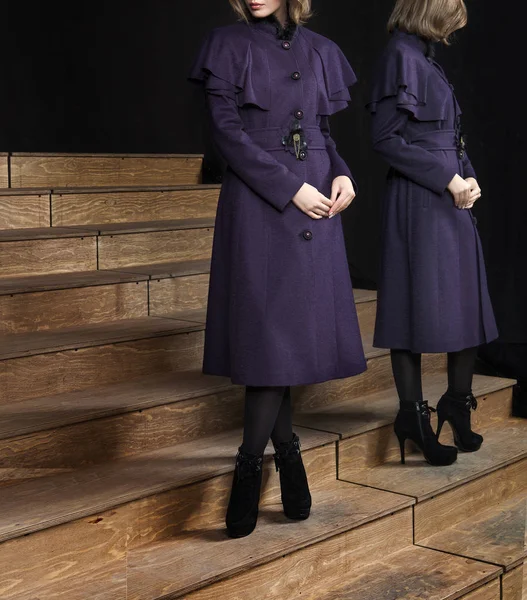 Trendy mor ceket kadın model, stüdyo çekim