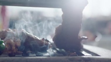 ızgara et hazırlamak yakın 