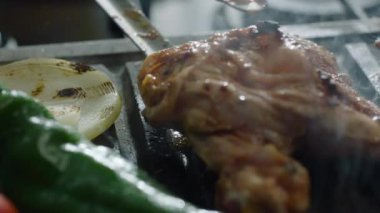 ızgara et parçaları yakın