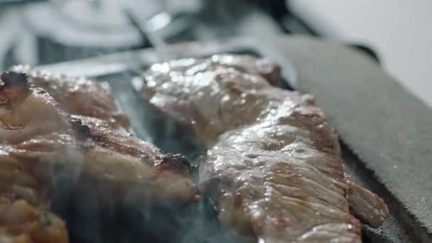 Primer Plano Trozos Carne Parrilla — Vídeo de stock