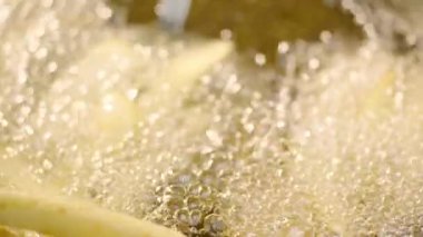 sıcak yağda patates kaynatma yavaş hareket